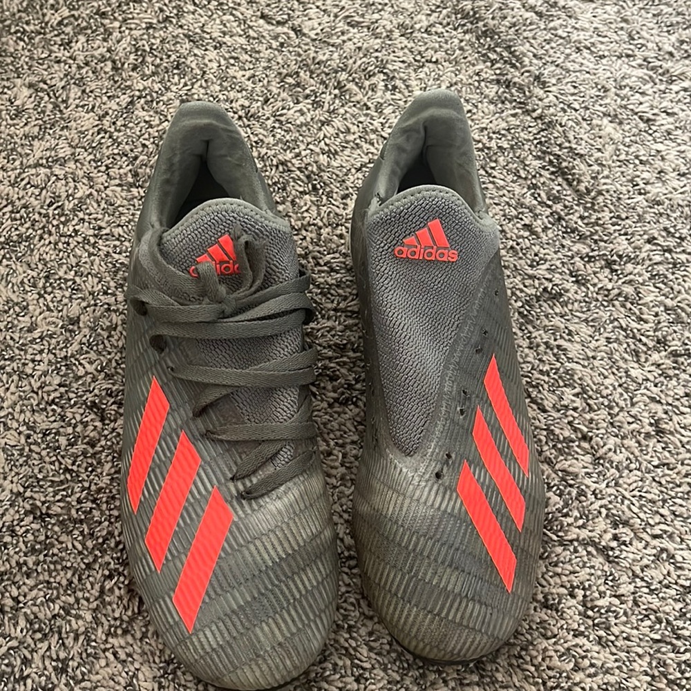 Boy’s soccer shoes in a good condition. Need lace